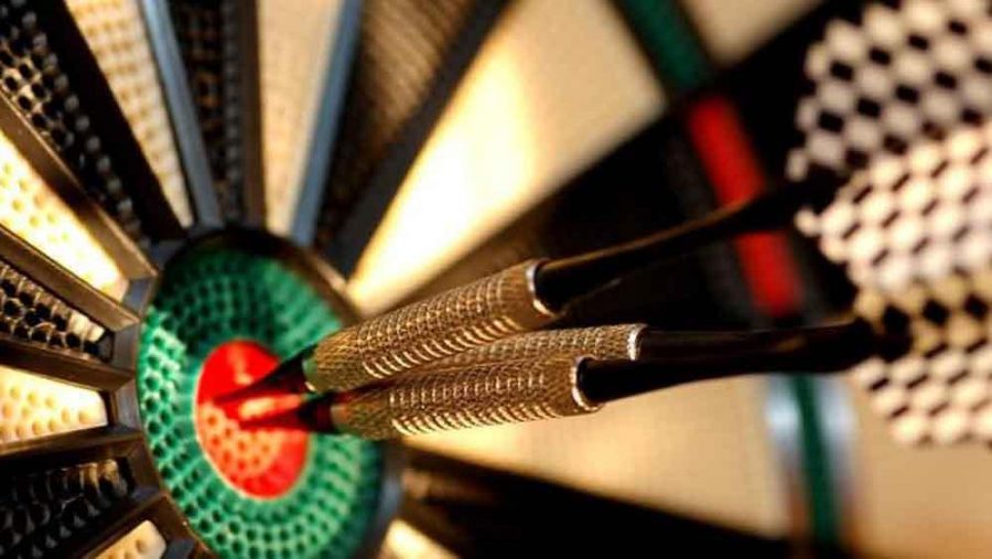 Cible de fléchettes avec ses doubles et triples